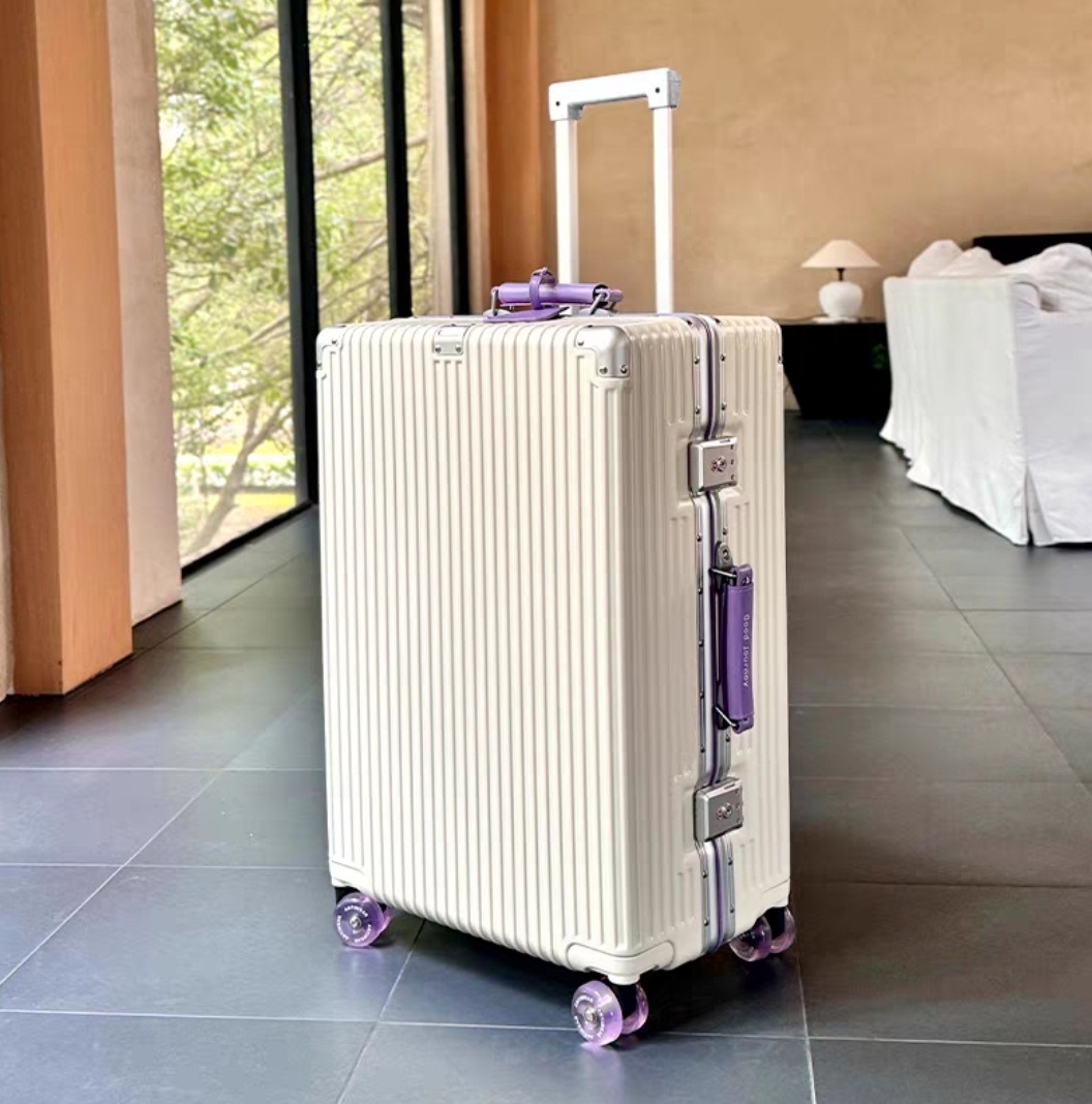 Suitcase Aluminum Frame with C - огляд і ціна Aluminum Frame Carry On Luggage